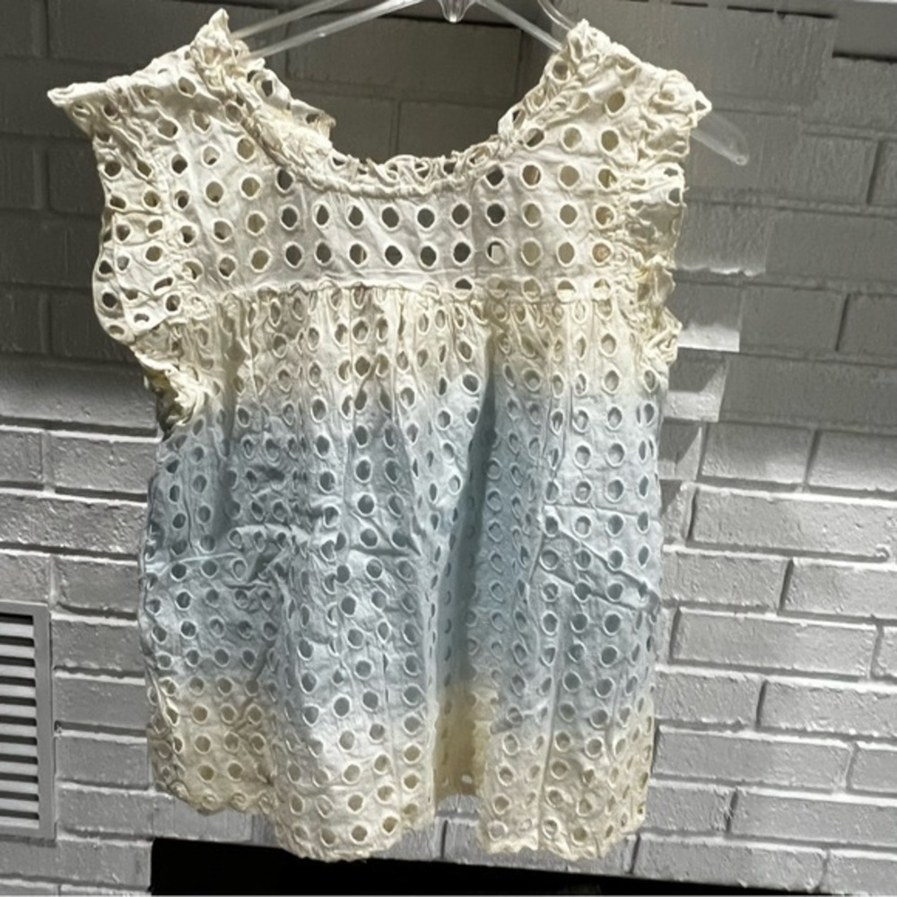 Jennifer & Grace NWT Junior’s Large Eyelet Ombré Top  cream and Pale Blue